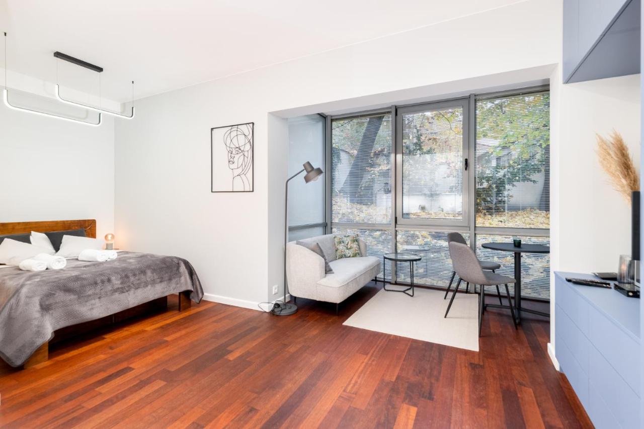 Old Town Modern Studio Apartment *